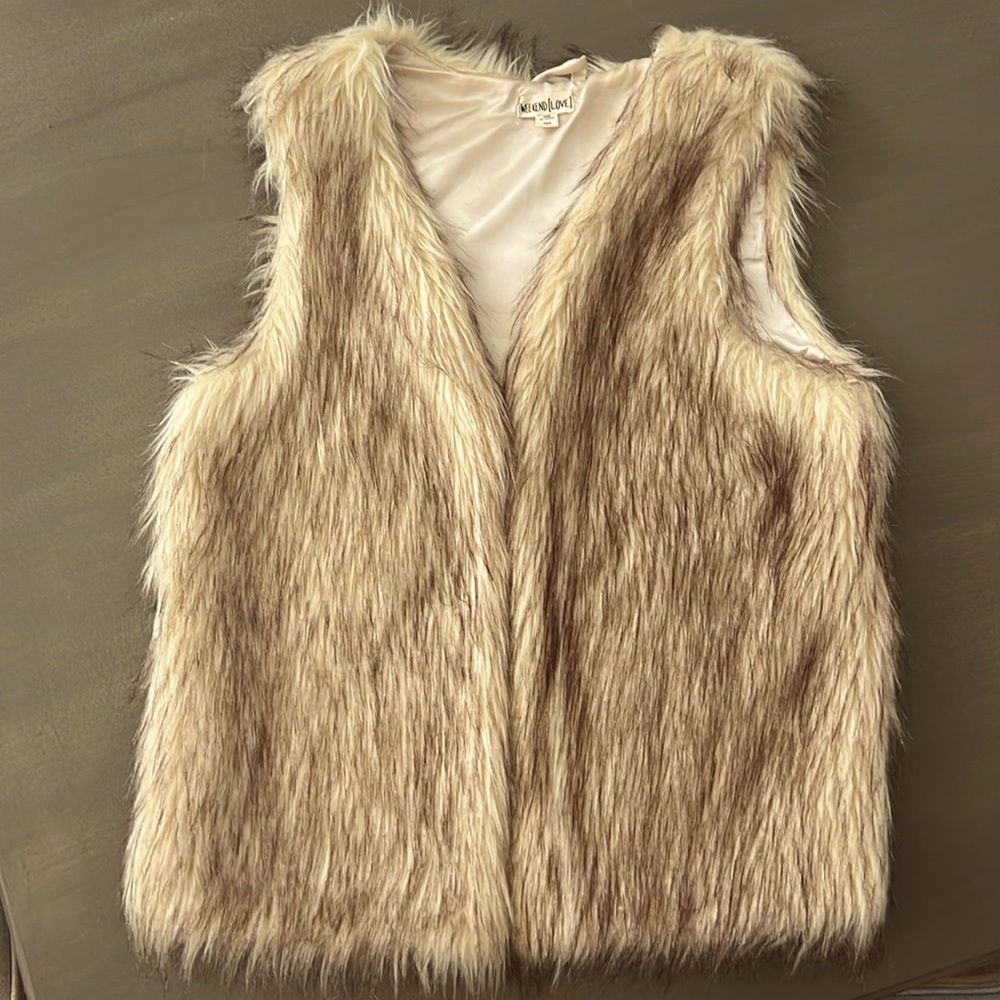 Faux fur like vest